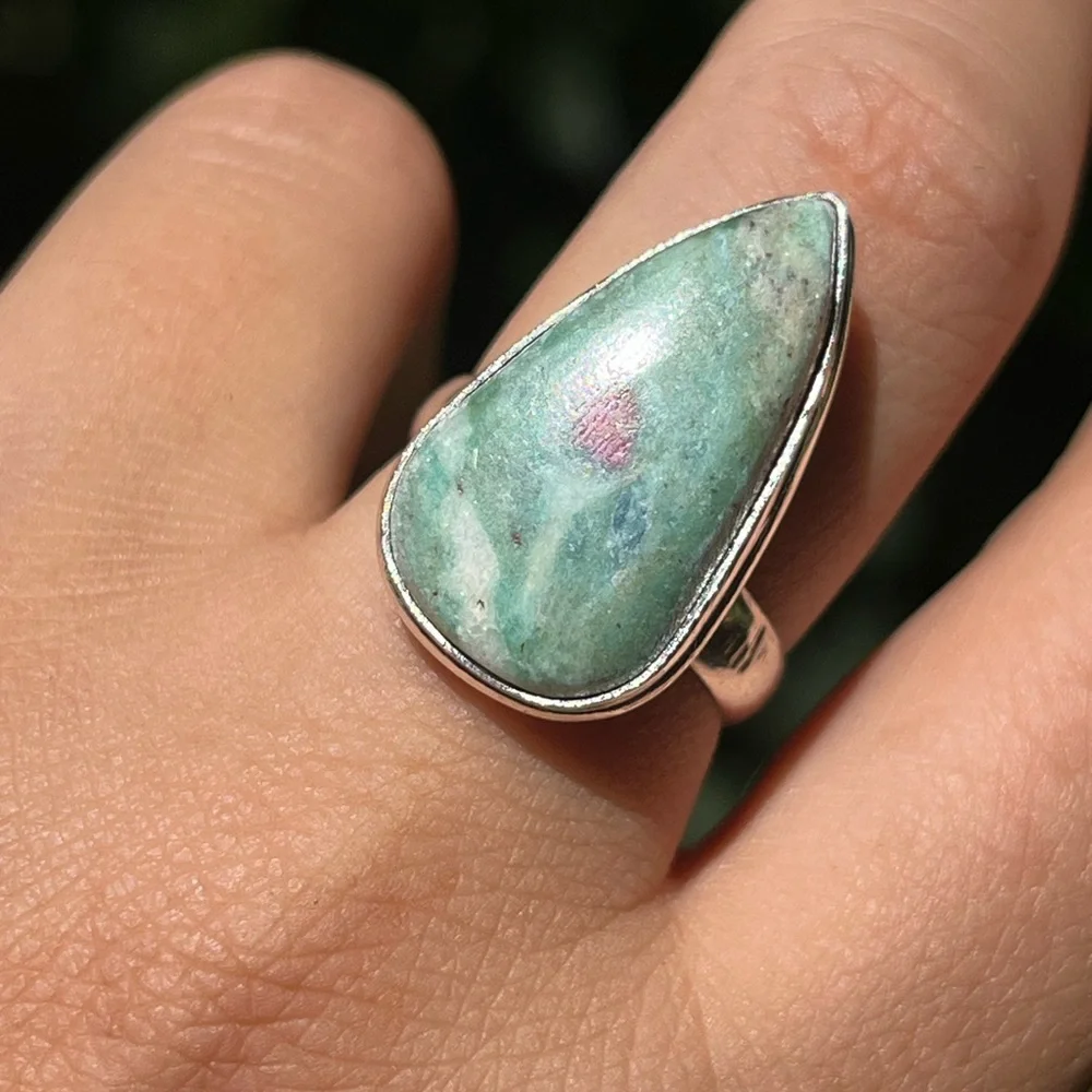 Size 7.5 925 Silver plated‎ fuchisite ring